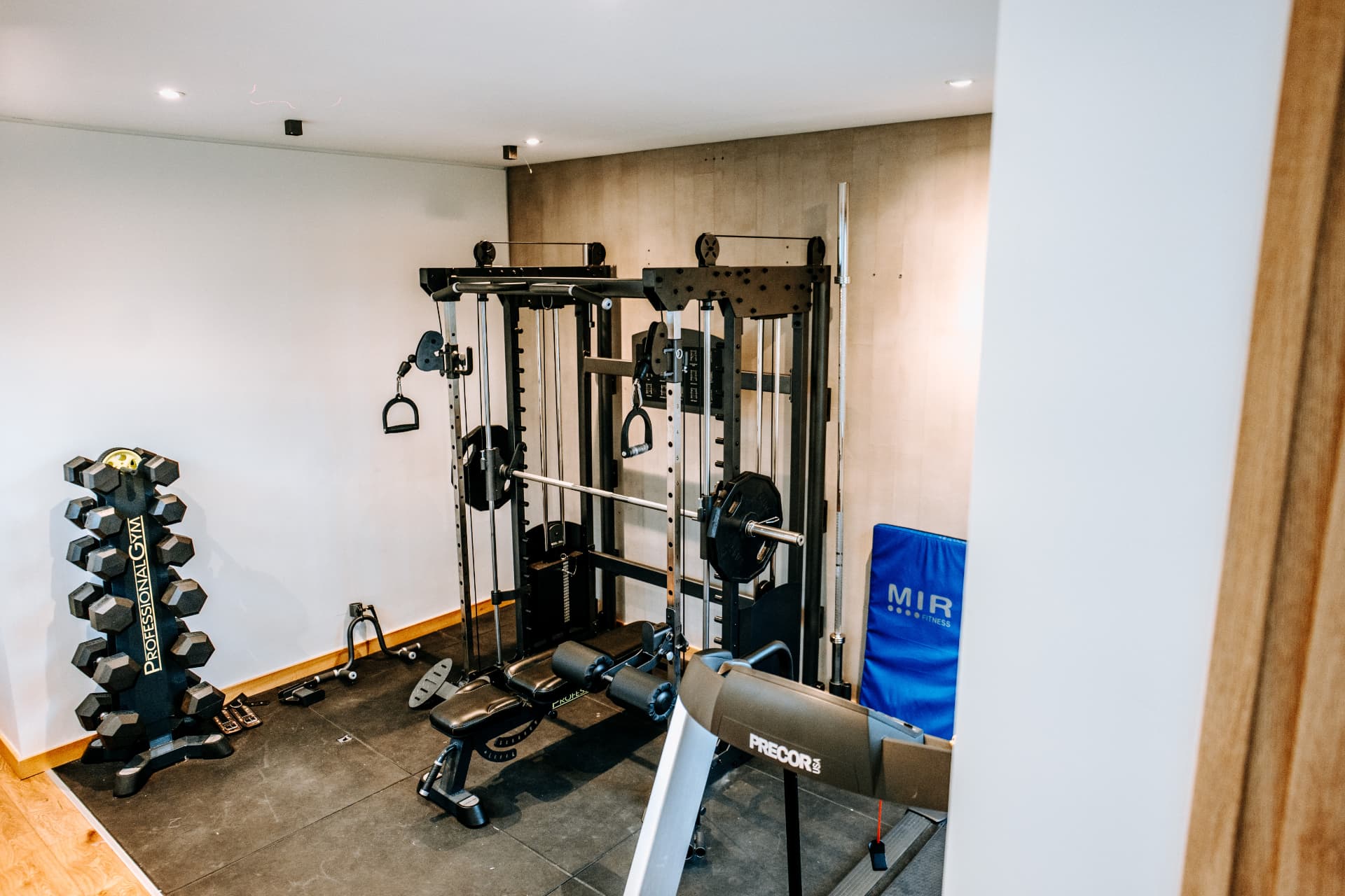 Gimnasio en casa · Espacio compacto