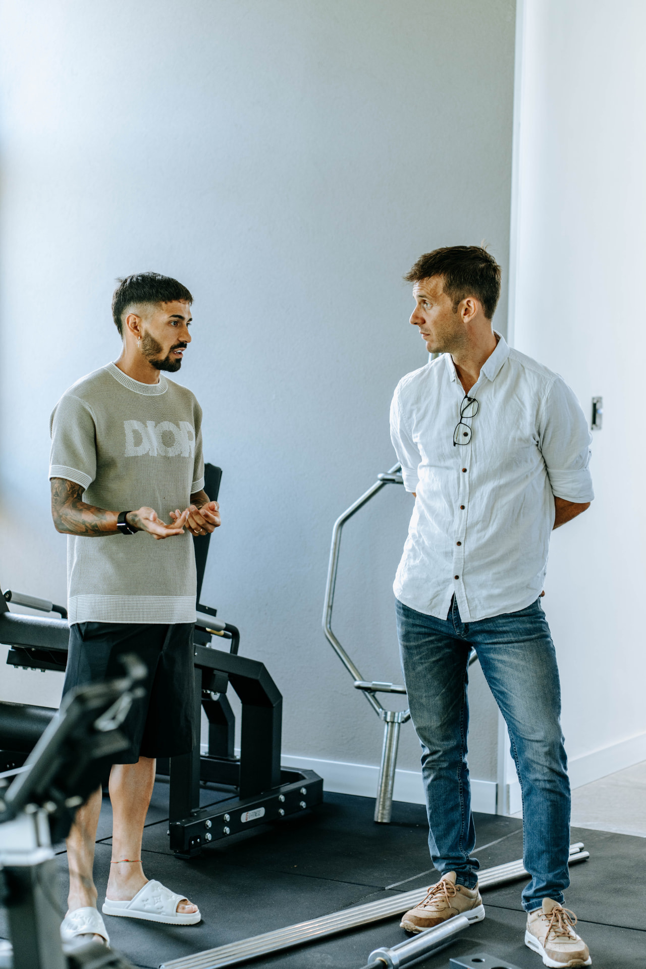 Manuel Lanzini junto a Agustín García Mancini de Capitán Deportes